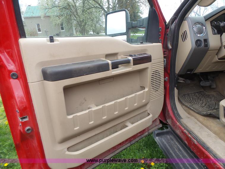 image for item L7224 2008 Ford F350 Super Duty Crew Cab flatbed pickup truck