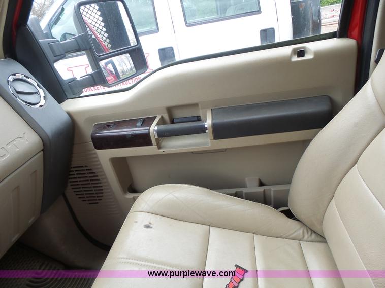 image for item L7224 2008 Ford F350 Super Duty Crew Cab flatbed pickup truck