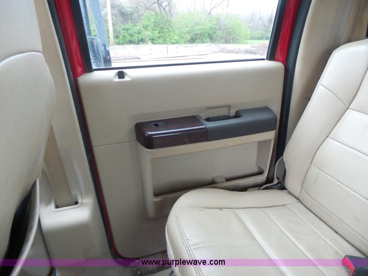 image for item L7224 2008 Ford F350 Super Duty Crew Cab flatbed pickup truck