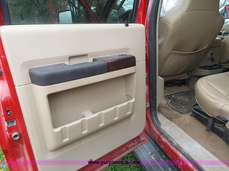 image for item L7224 2008 Ford F350 Super Duty Crew Cab flatbed pickup truck