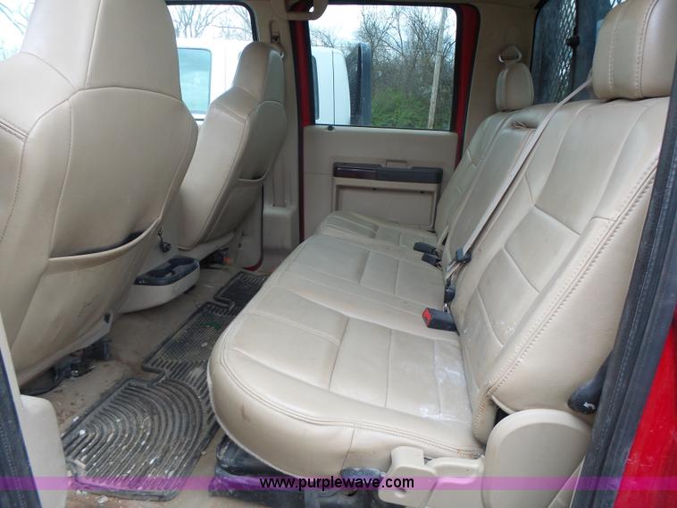 image for item L7224 2008 Ford F350 Super Duty Crew Cab flatbed pickup truck