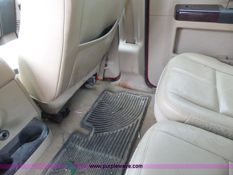 image for item L7224 2008 Ford F350 Super Duty Crew Cab flatbed pickup truck