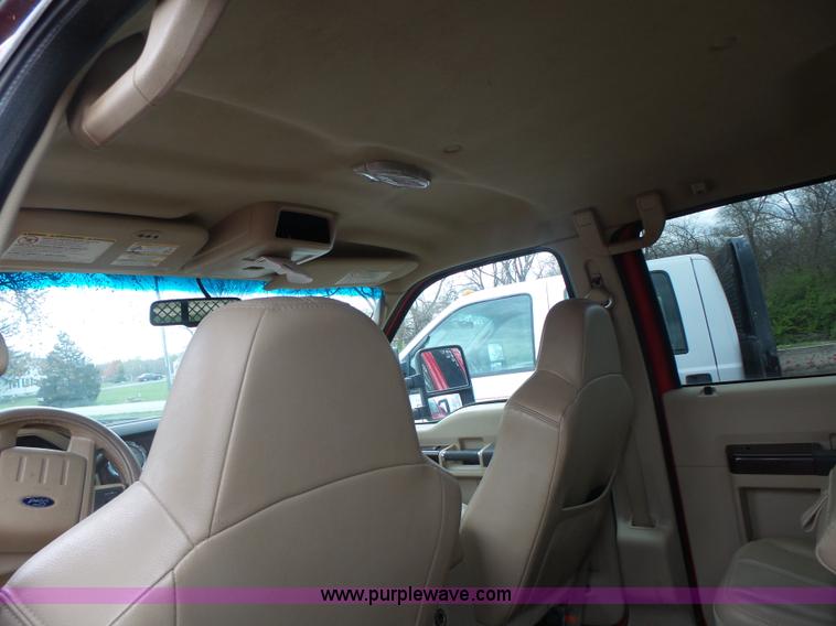 image for item L7224 2008 Ford F350 Super Duty Crew Cab flatbed pickup truck