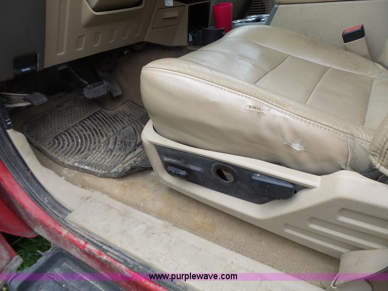 image for item L7224 2008 Ford F350 Super Duty Crew Cab flatbed pickup truck