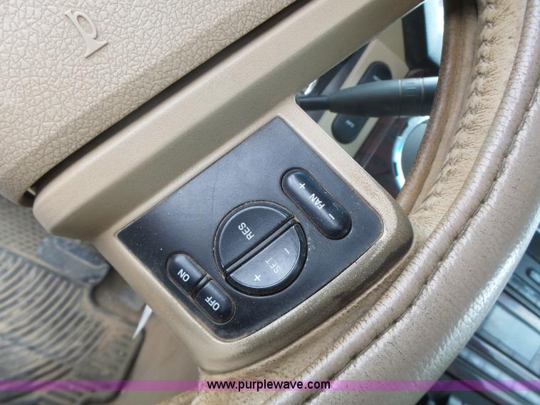 image for item L7224 2008 Ford F350 Super Duty Crew Cab flatbed pickup truck