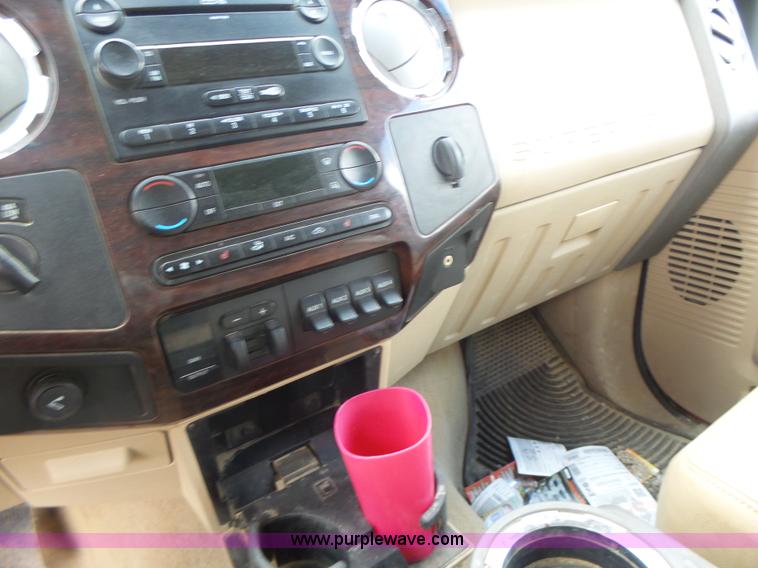 image for item L7224 2008 Ford F350 Super Duty Crew Cab flatbed pickup truck