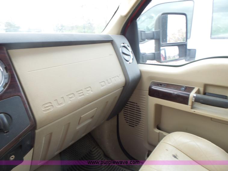 image for item L7224 2008 Ford F350 Super Duty Crew Cab flatbed pickup truck