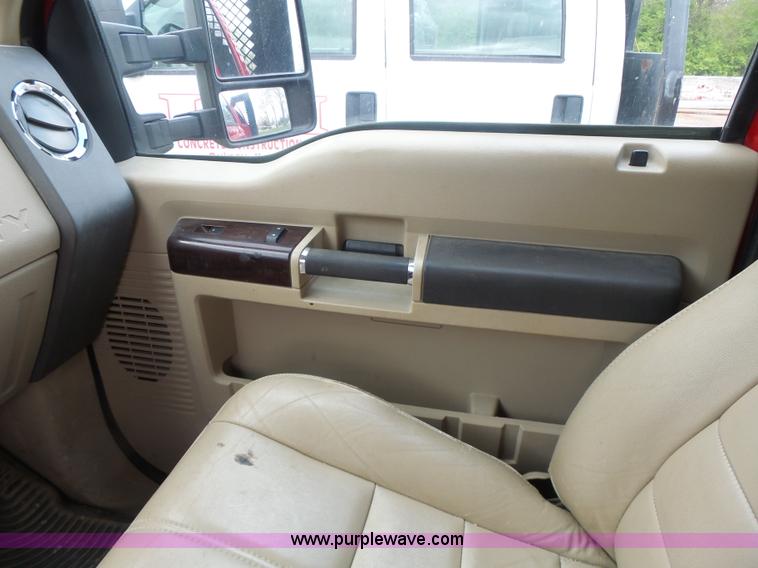 image for item L7224 2008 Ford F350 Super Duty Crew Cab flatbed pickup truck