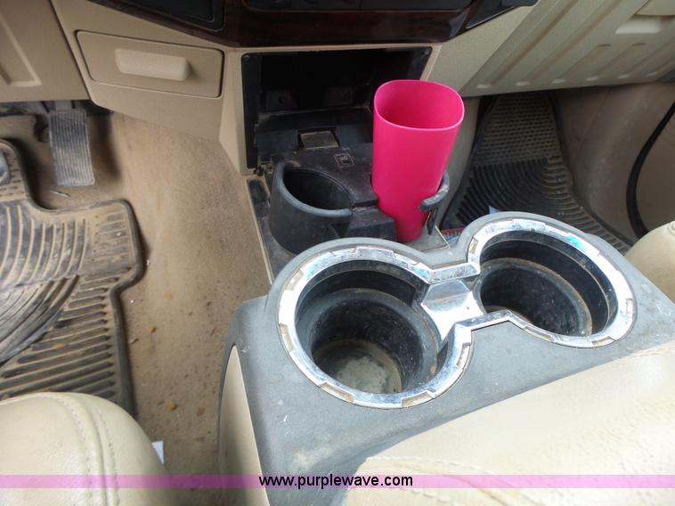 image for item L7224 2008 Ford F350 Super Duty Crew Cab flatbed pickup truck