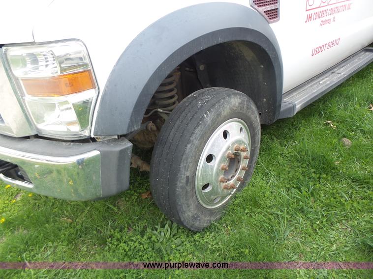 image for item L7225 2008 Ford F450 Super Duty Crew Cab flatbed truck