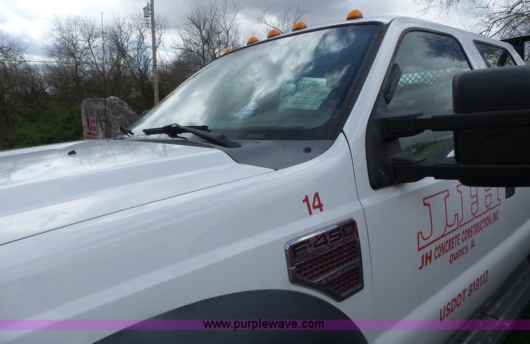 image for item L7225 2008 Ford F450 Super Duty Crew Cab flatbed truck