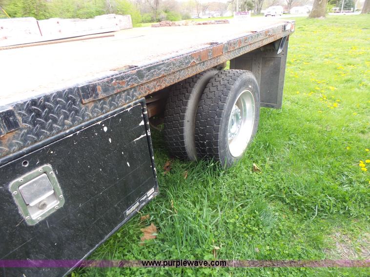 image for item L7225 2008 Ford F450 Super Duty Crew Cab flatbed truck
