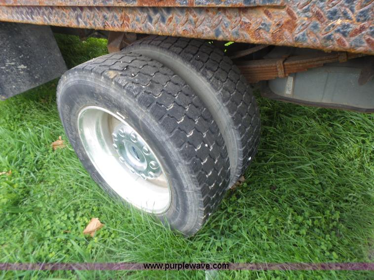 image for item L7225 2008 Ford F450 Super Duty Crew Cab flatbed truck