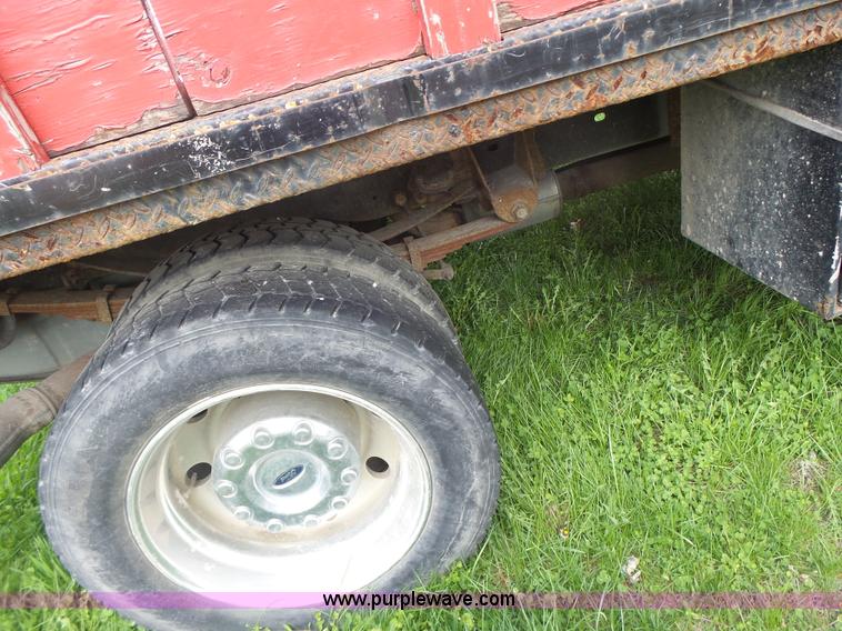 image for item L7225 2008 Ford F450 Super Duty Crew Cab flatbed truck