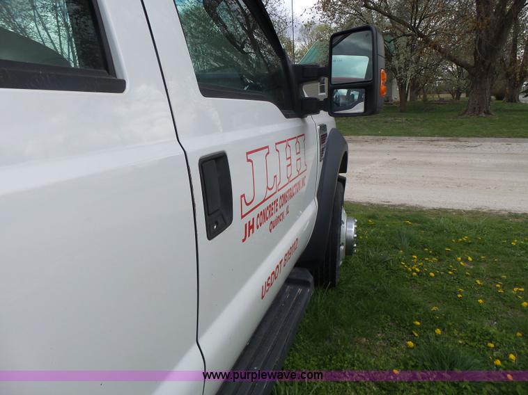 image for item L7225 2008 Ford F450 Super Duty Crew Cab flatbed truck