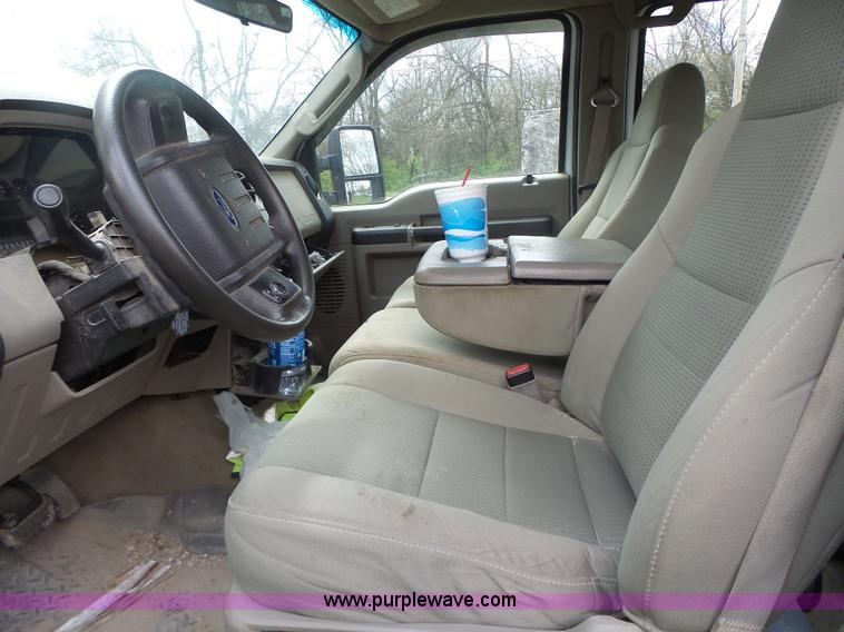 image for item L7225 2008 Ford F450 Super Duty Crew Cab flatbed truck