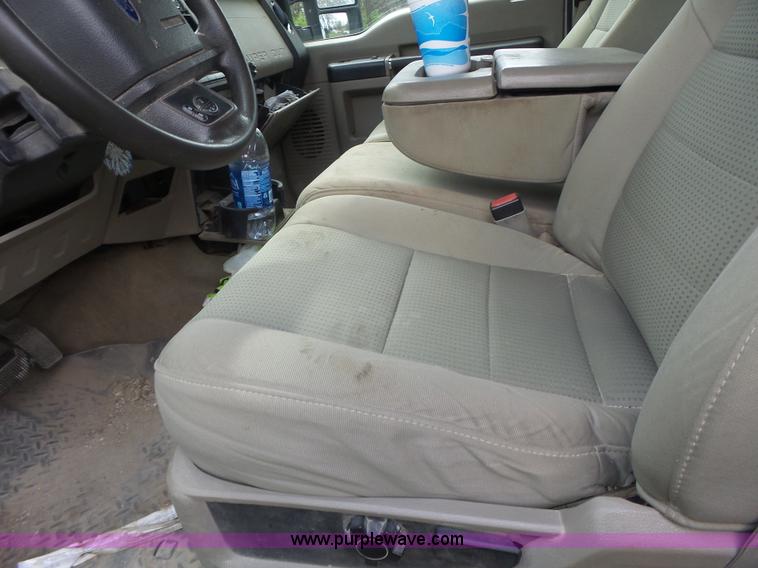 image for item L7225 2008 Ford F450 Super Duty Crew Cab flatbed truck