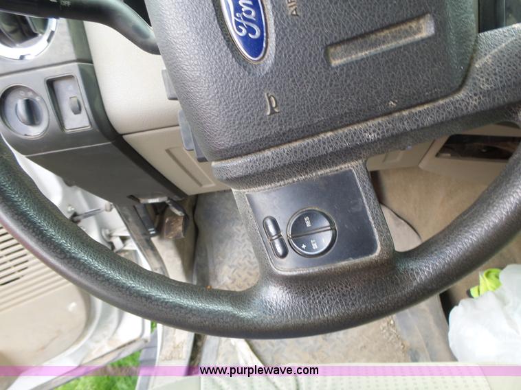 image for item L7225 2008 Ford F450 Super Duty Crew Cab flatbed truck