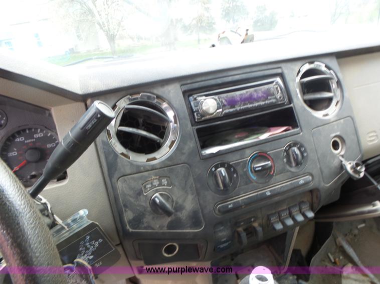 image for item L7225 2008 Ford F450 Super Duty Crew Cab flatbed truck