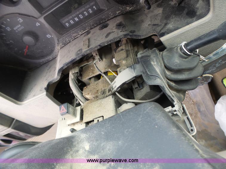 image for item L7225 2008 Ford F450 Super Duty Crew Cab flatbed truck