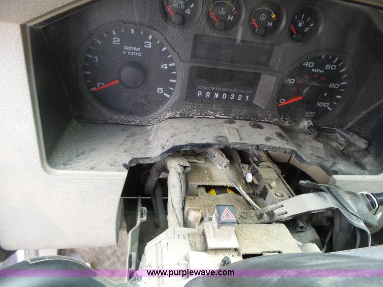 image for item L7225 2008 Ford F450 Super Duty Crew Cab flatbed truck