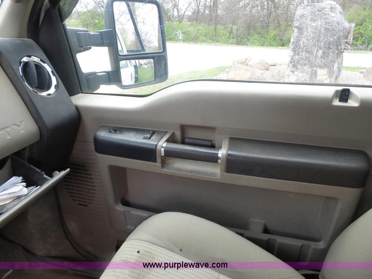 image for item L7225 2008 Ford F450 Super Duty Crew Cab flatbed truck