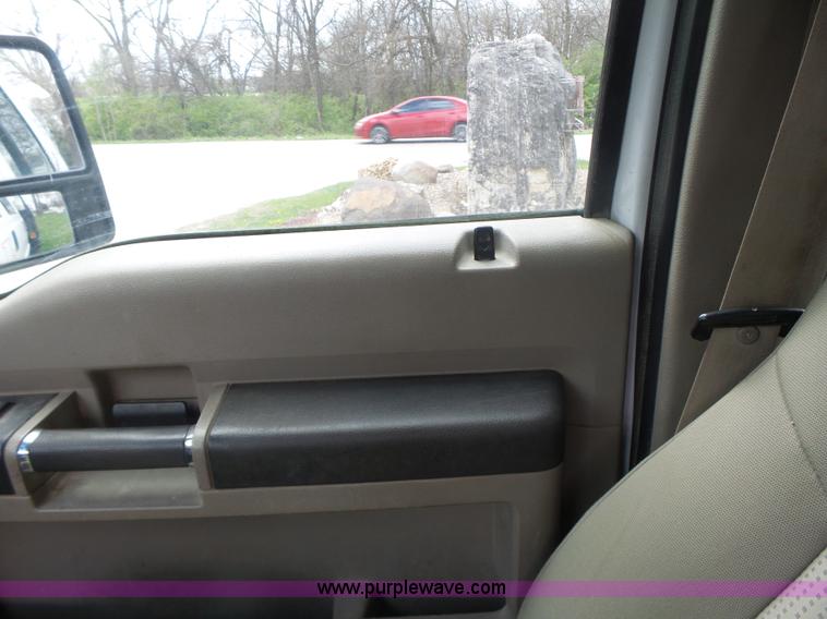 image for item L7225 2008 Ford F450 Super Duty Crew Cab flatbed truck