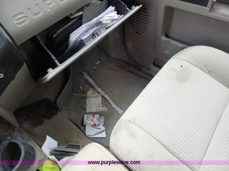 image for item L7225 2008 Ford F450 Super Duty Crew Cab flatbed truck