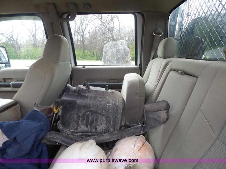 image for item L7225 2008 Ford F450 Super Duty Crew Cab flatbed truck