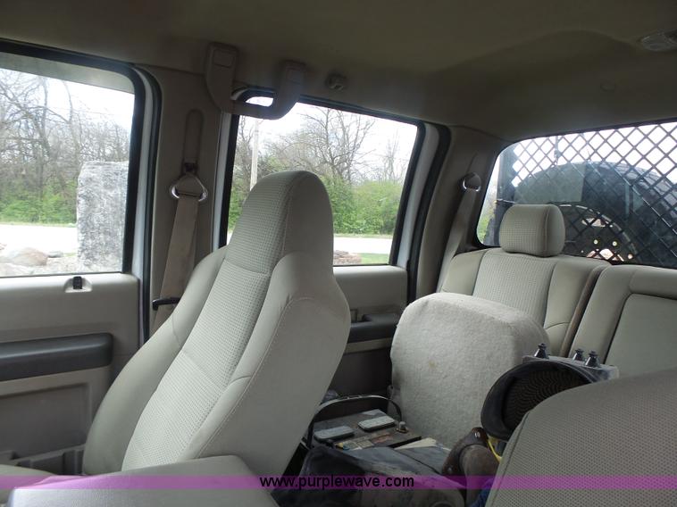 image for item L7225 2008 Ford F450 Super Duty Crew Cab flatbed truck