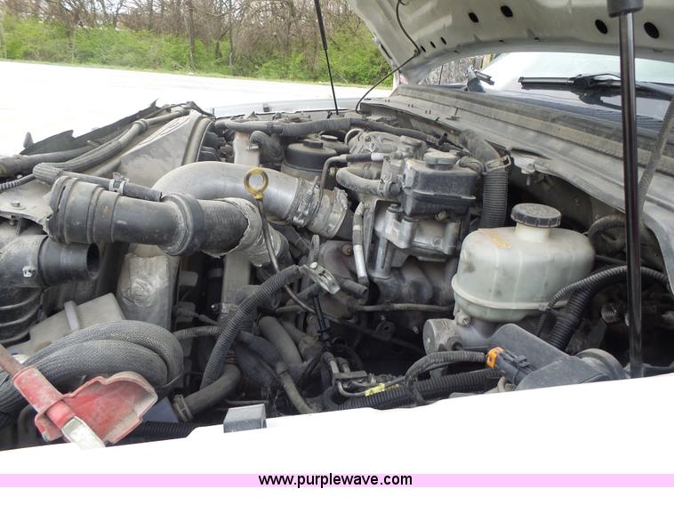 image for item L7225 2008 Ford F450 Super Duty Crew Cab flatbed truck