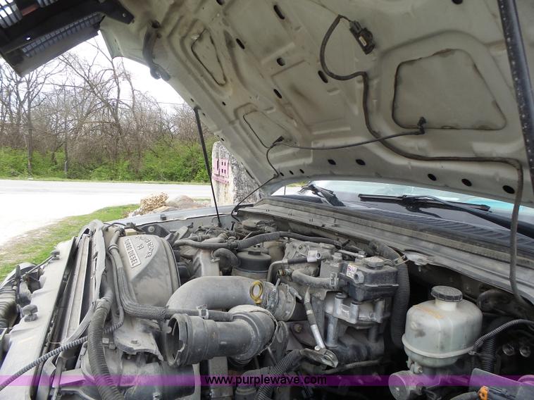 image for item L7225 2008 Ford F450 Super Duty Crew Cab flatbed truck