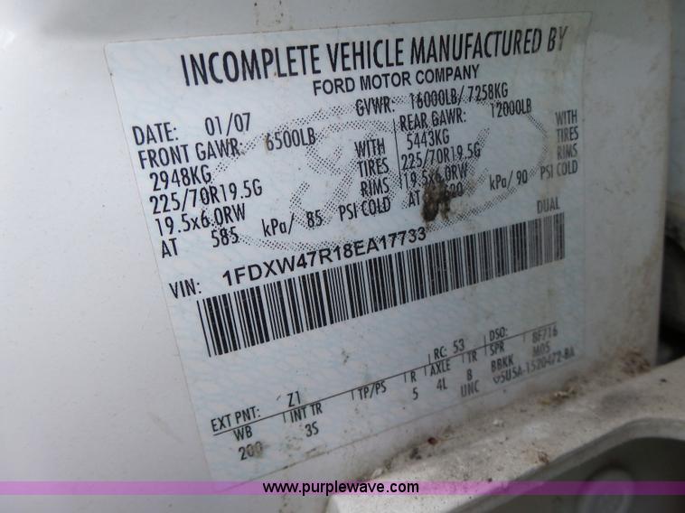 image for item L7225 2008 Ford F450 Super Duty Crew Cab flatbed truck