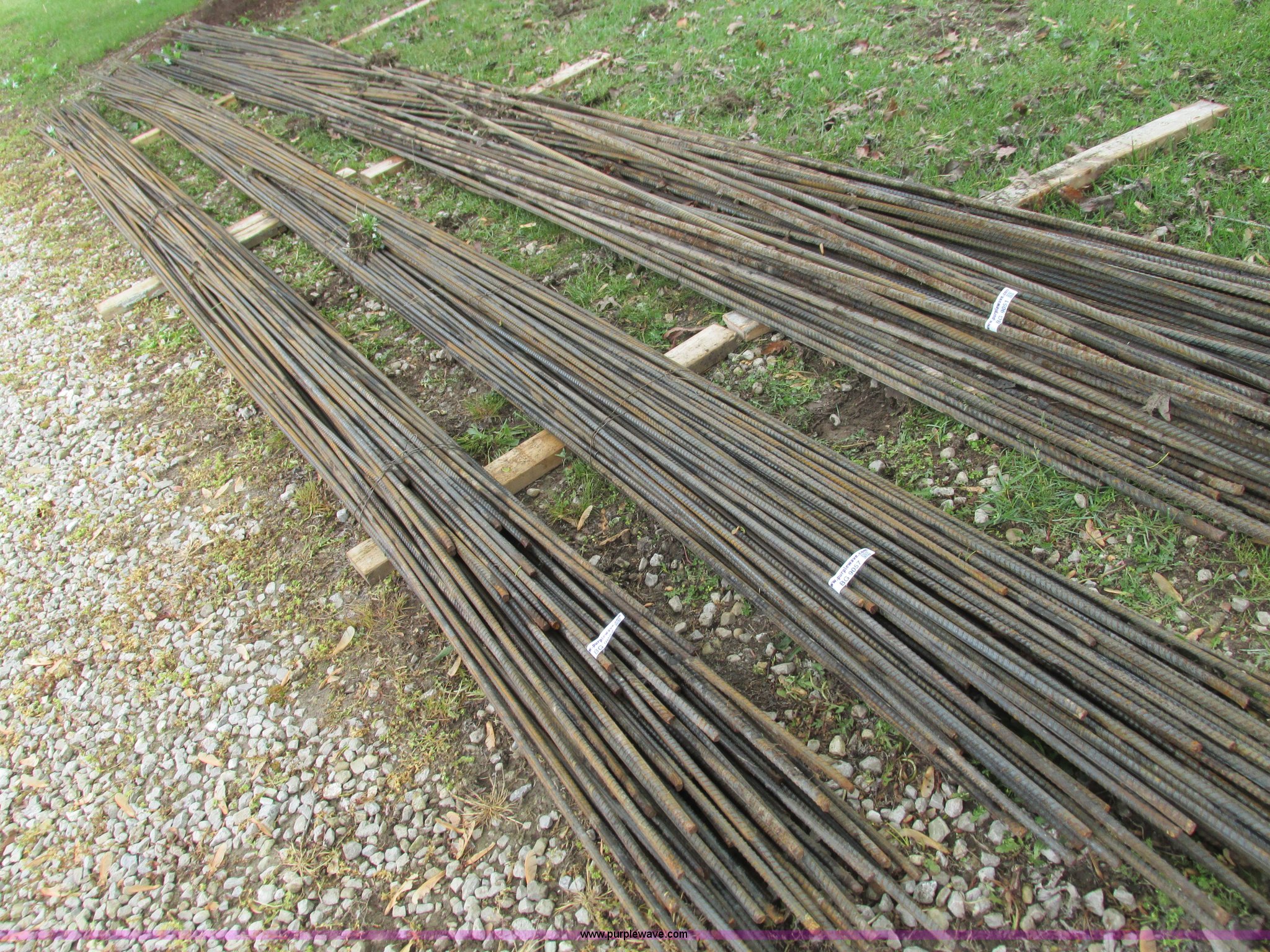 Approximately 100 1/2" steel rebar in Lebanon, MO Item BG9057 sold