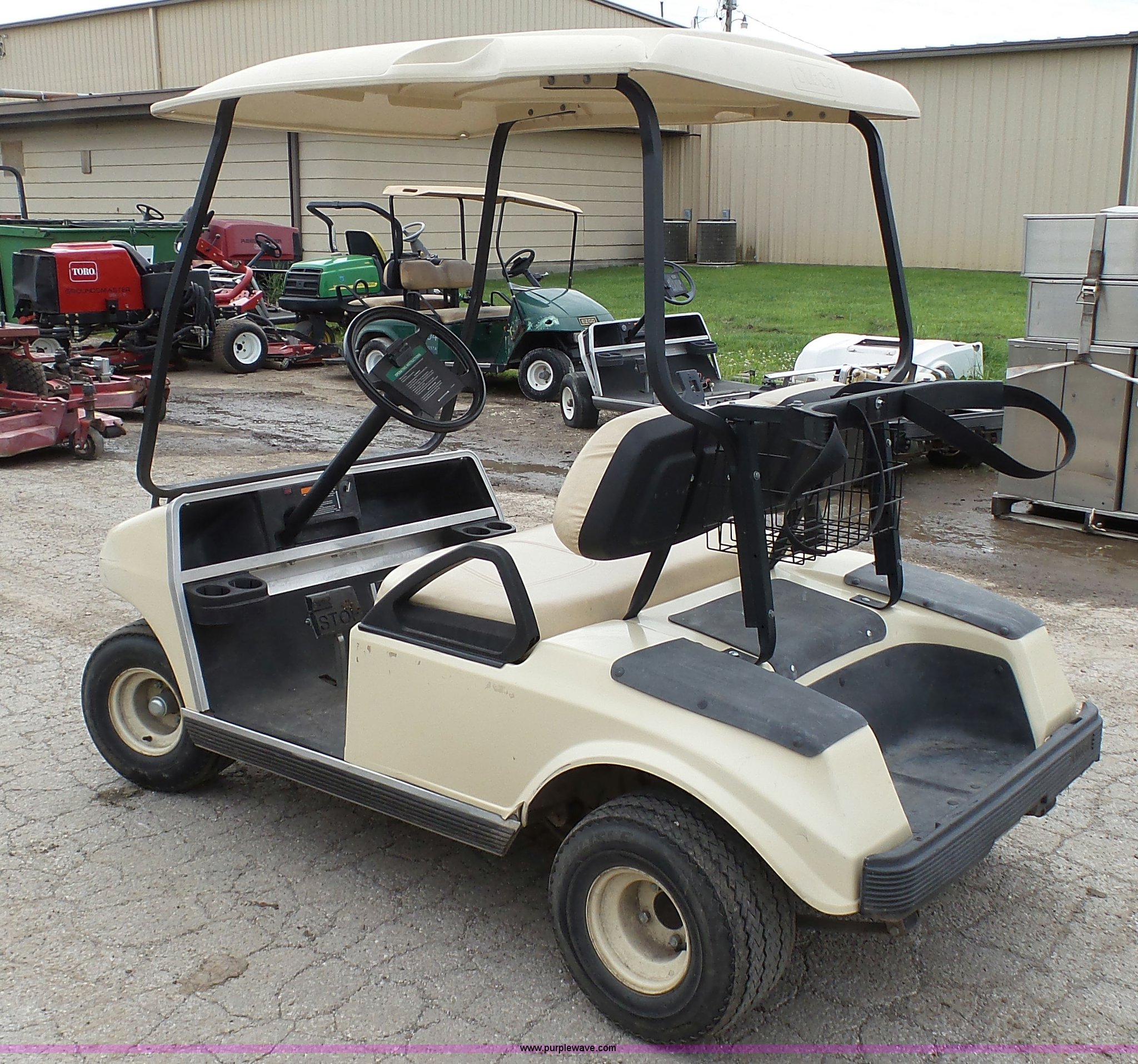 2002 Club Cart DS golf cart in Iola, KS Item BZ9258 sold Purple Wave