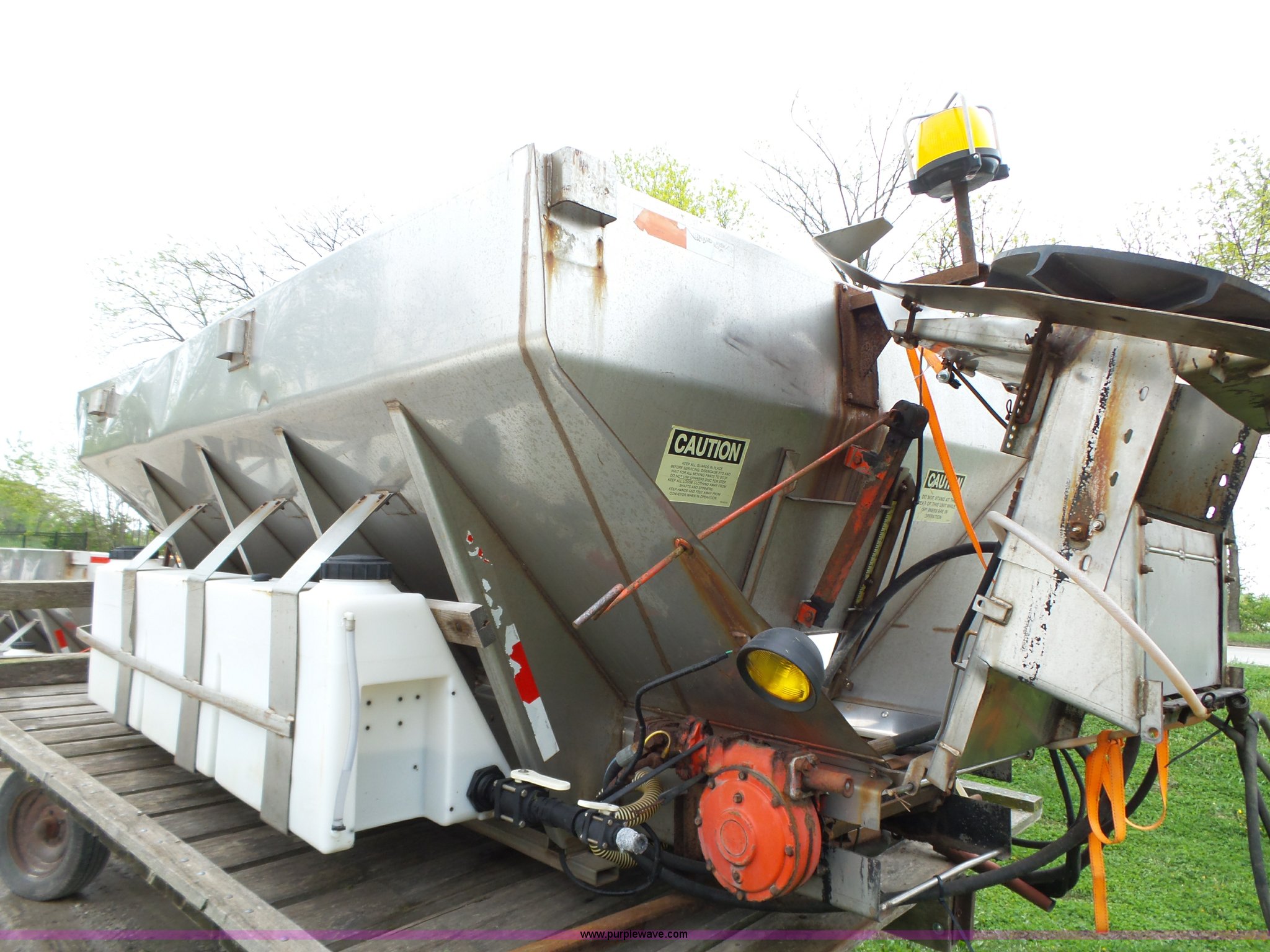 Warren stainless steel spreader in Ames, IA Item L5714 sold Purple Wave