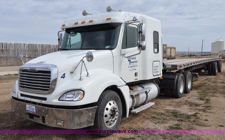 image for item G7328 2007 Freightliner Columbia semi truck