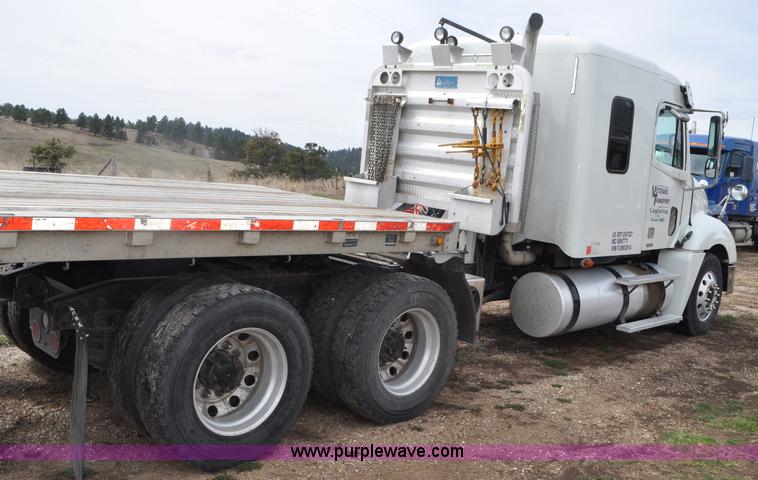 image for item G7328 2007 Freightliner Columbia semi truck