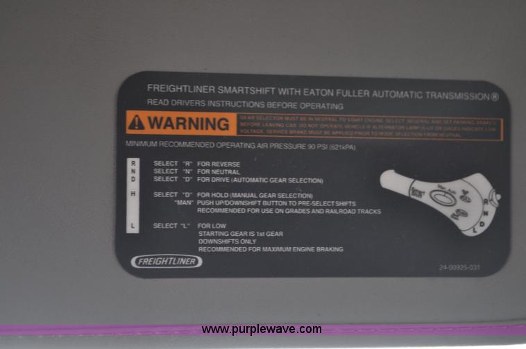 image for item G7328 2007 Freightliner Columbia semi truck