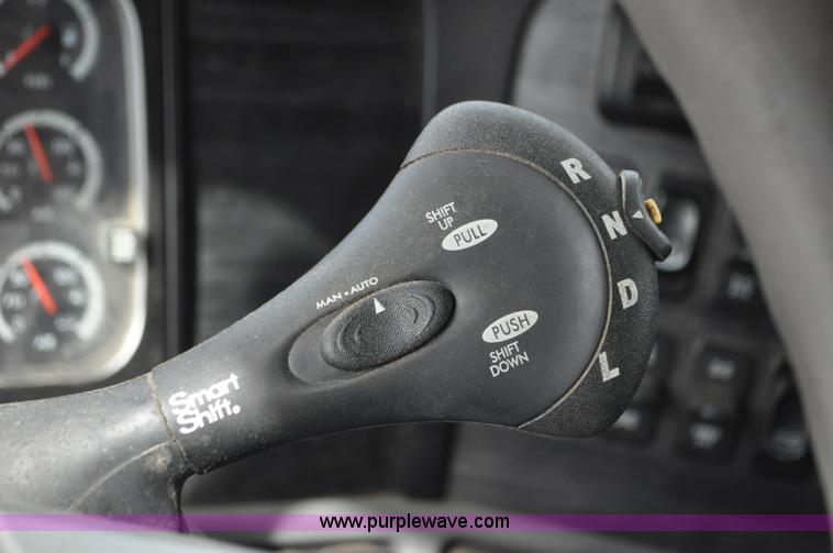 image for item G7328 2007 Freightliner Columbia semi truck