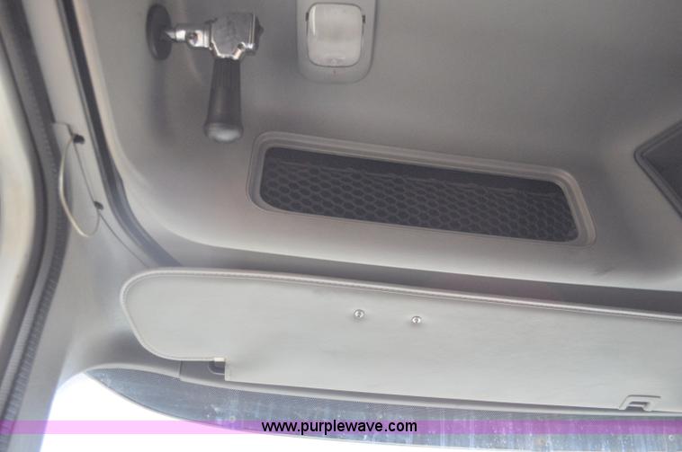 image for item G7328 2007 Freightliner Columbia semi truck