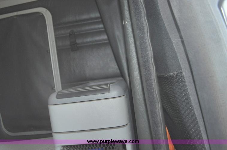 image for item G7328 2007 Freightliner Columbia semi truck