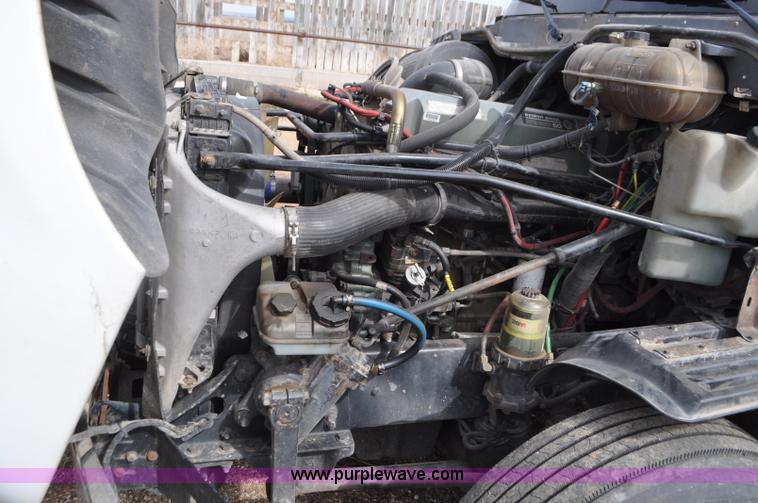 image for item G7328 2007 Freightliner Columbia semi truck