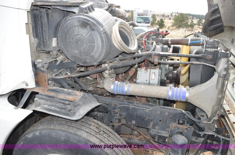 image for item G7328 2007 Freightliner Columbia semi truck