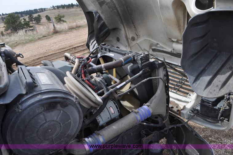 image for item G7328 2007 Freightliner Columbia semi truck