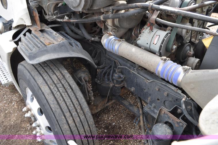 image for item G7328 2007 Freightliner Columbia semi truck