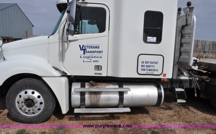 image for item G7328 2007 Freightliner Columbia semi truck