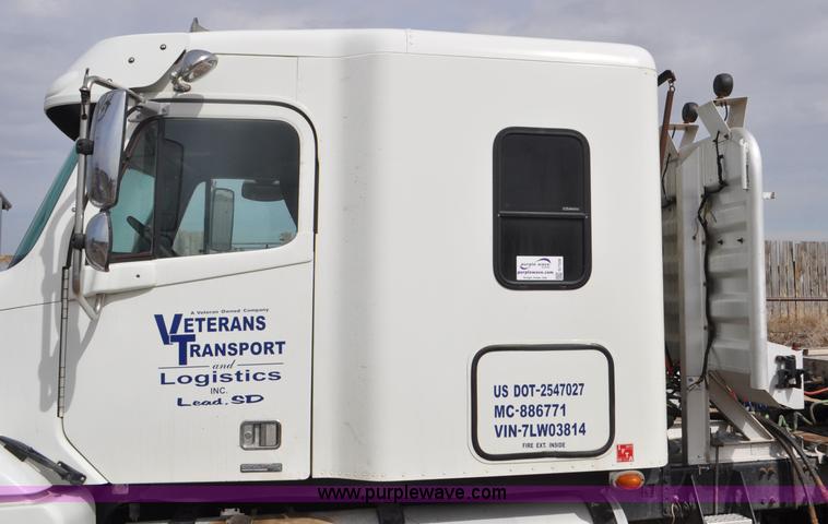 image for item G7328 2007 Freightliner Columbia semi truck