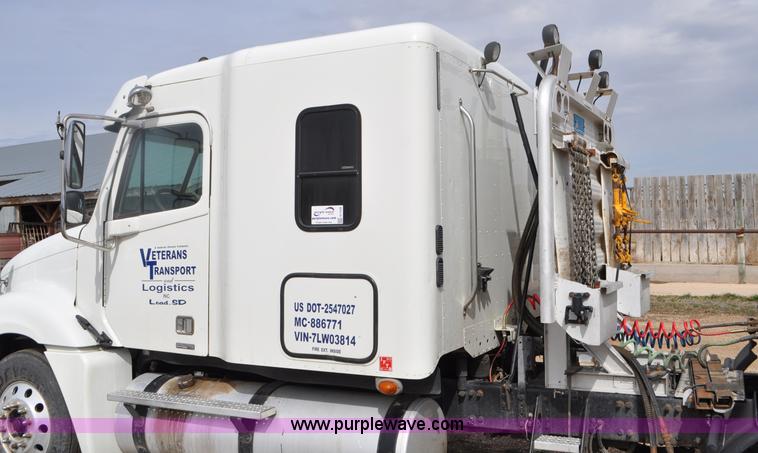 image for item G7328 2007 Freightliner Columbia semi truck