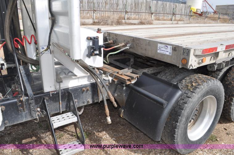 image for item G7328 2007 Freightliner Columbia semi truck